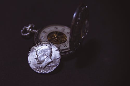 圆形银色自由硬币 · 免费素材图片
