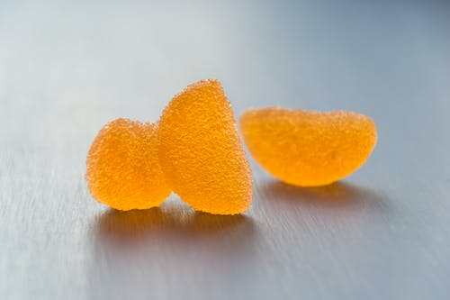 橙色糖果的特写摄影 · 免费素材图片