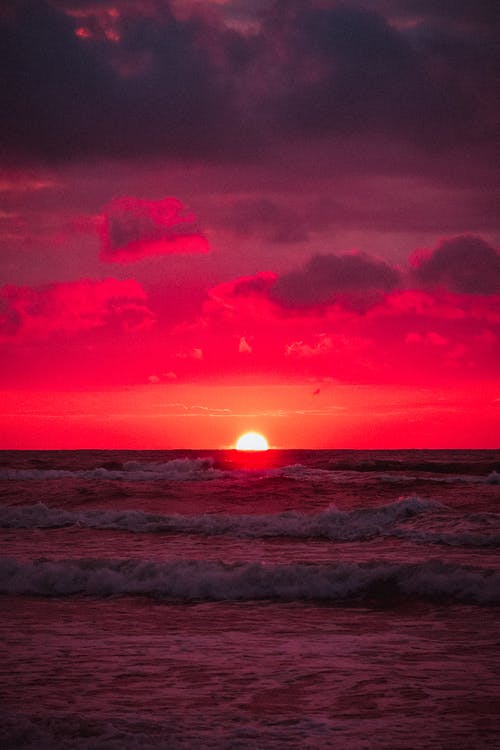 海与波浪在日落 · 免费素材图片