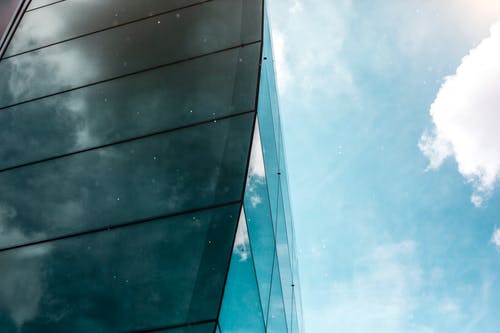 幕墙建筑的蠕虫照片 · 免费素材图片