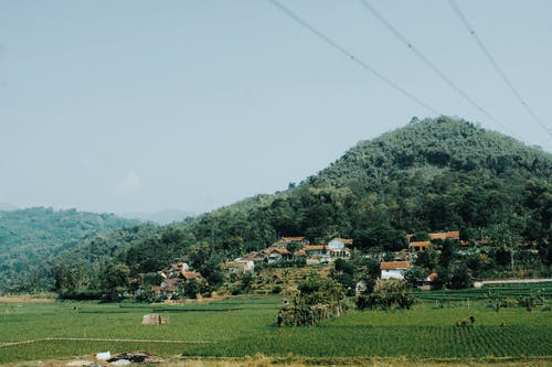 山附近的村庄 · 免费素材图片