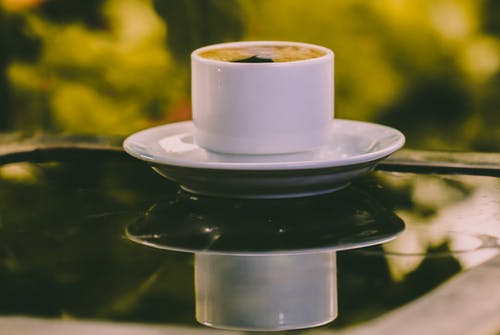 咖啡杯的特写摄影 · 免费素材图片