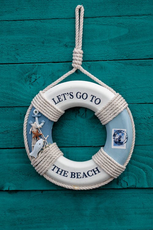 白色和蓝色让我们去海滩充气环花圈挂饰 · 免费素材图片