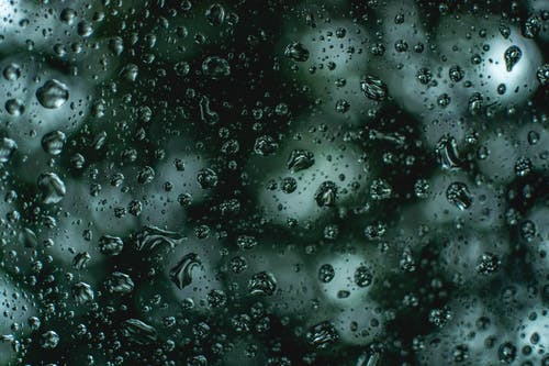 水滴的浅焦点摄影 · 免费素材图片