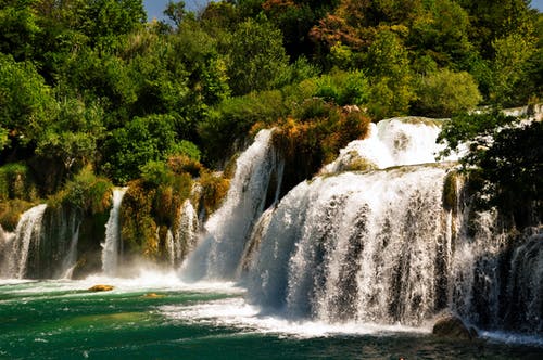 水瀑布景观摄影 · 免费素材图片
