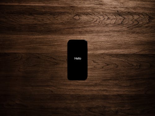 开启黑色iphone 7显示hello · 免费素材图片