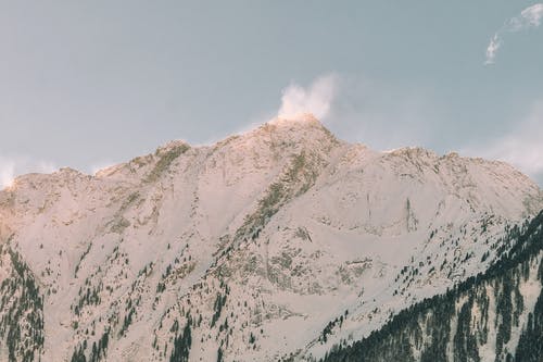 雪景摄影覆盖的山峰 · 免费素材图片