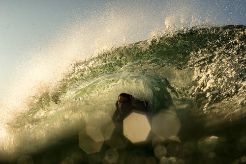 男子冲浪照片 · 免费素材图片