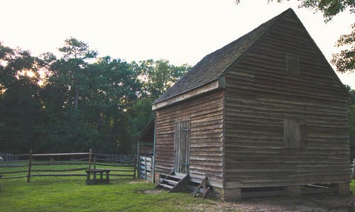 棕色木房子 · 免费素材图片