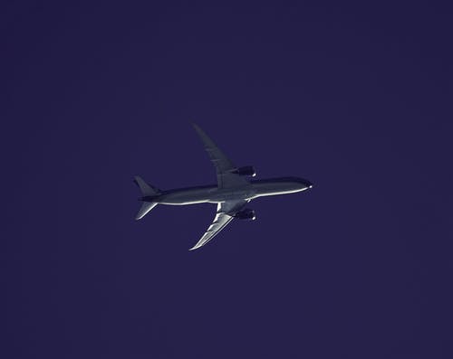 白色飞机 · 免费素材图片