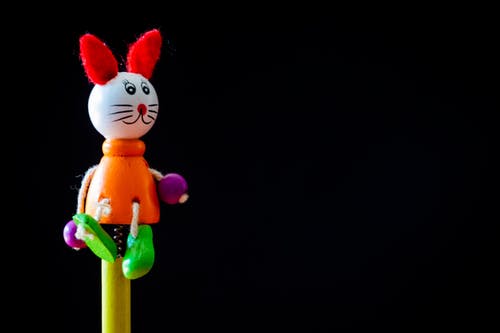 五彩兔子玩具 · 免费素材图片