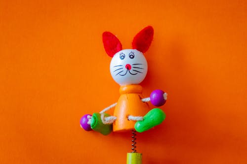 五彩的猫木制玩具 · 免费素材图片