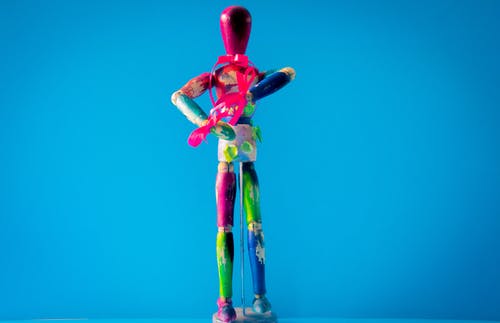 多彩多姿的木制模特 · 免费素材图片