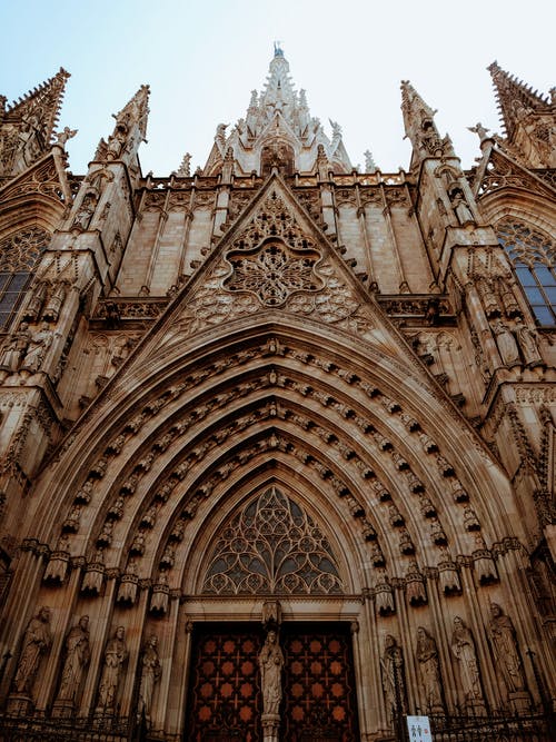 巴塞罗那大教堂的蠕虫之眼 · 免费素材图片