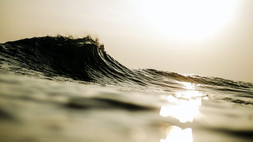 棕褐色的海浪摄影 · 免费素材图片