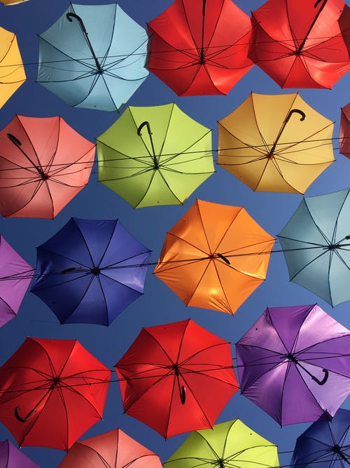 彩色雨伞 · 免费素材图片