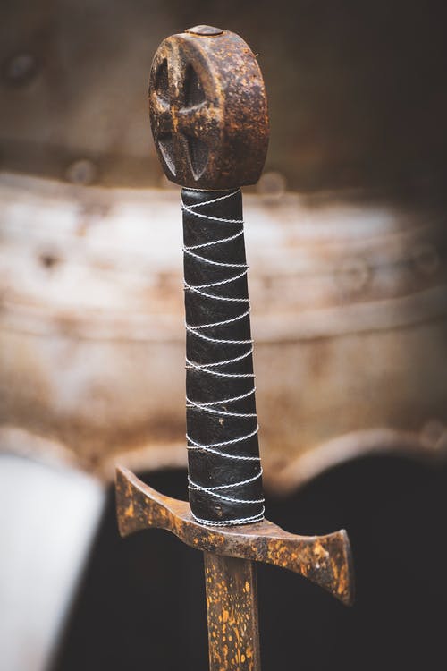 黑剑和棕剑的特写照片 · 免费素材图片