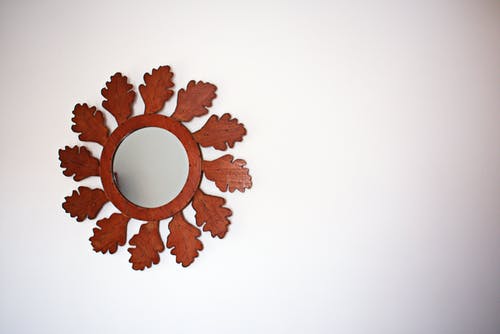 镜子与棕色木制框架 · 免费素材图片