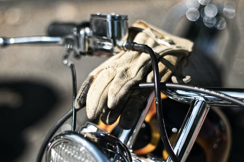 摩托车车把手套的照片 · 免费素材图片