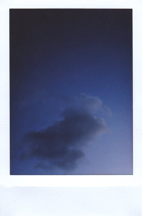 灰色多云的天空，有灰云 · 免费素材图片