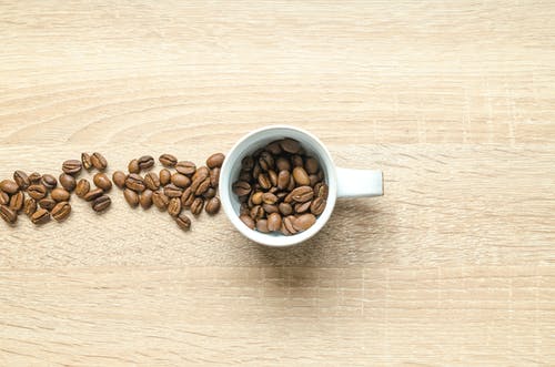 杯子的咖啡豆 · 免费素材图片
