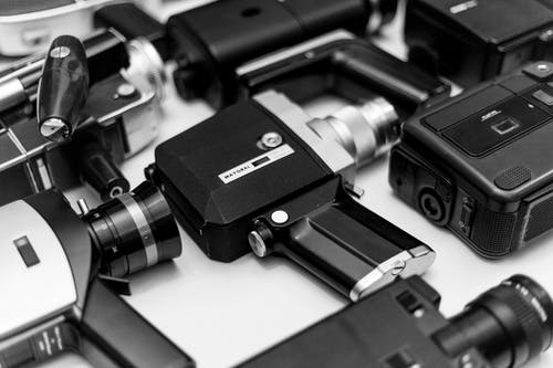 老式相机批次的灰度摄影 · 免费素材图片