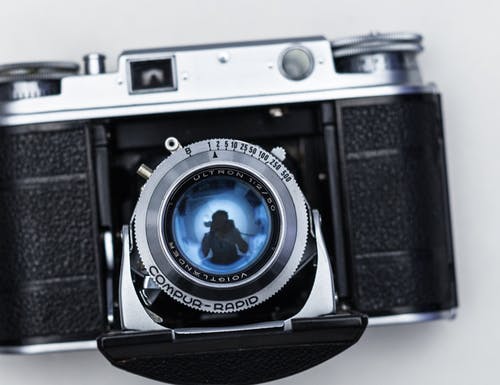 灰色和黑色胶卷相机 · 免费素材图片