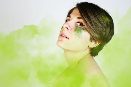 绿面漆的女人 · 免费素材图片