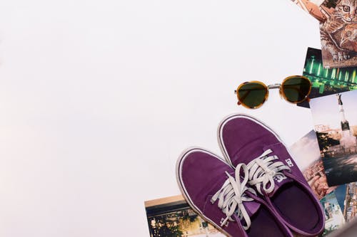 双紫色dc鞋低帮运动鞋 · 免费素材图片