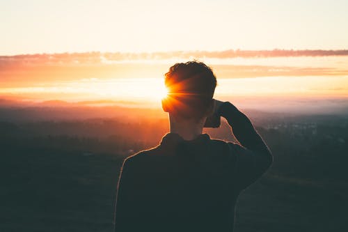 一个人的剪影摄影 · 免费素材图片