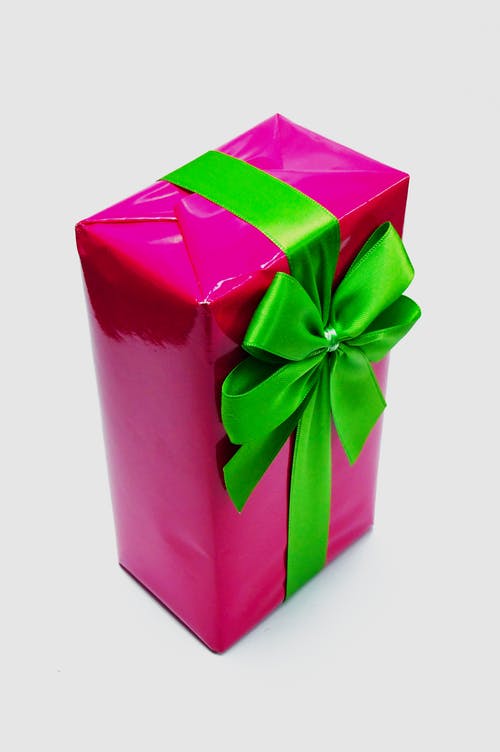 粉色礼盒 · 免费素材图片