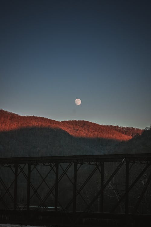 日月桥下的剪影摄影 · 免费素材图片