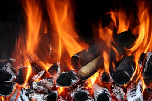 烧木炭 · 免费素材图片