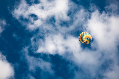 空中热气球 · 免费素材图片