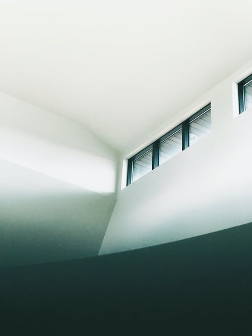 封闭式黑框透明三窗格窗口 · 免费素材图片