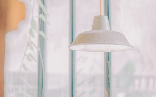 灭白吊灯 · 免费素材图片