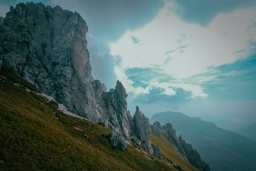 山上的岩层 · 免费素材图片