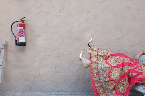 金色细高跟鞋 · 免费素材图片