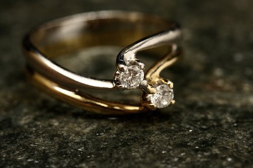 钻石戒指的特写照片 · 免费素材图片