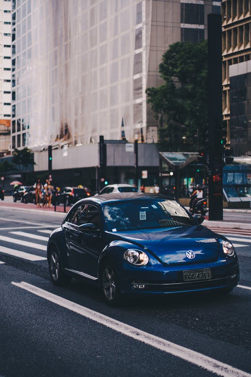 大众汽车在路上的照片 · 免费素材图片