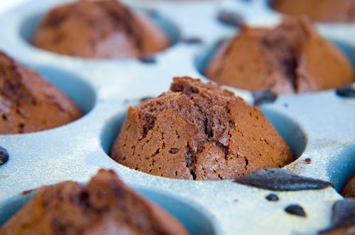 托盘巧克力松饼 · 免费素材图片
