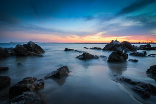 海滩与岩石 · 免费素材图片