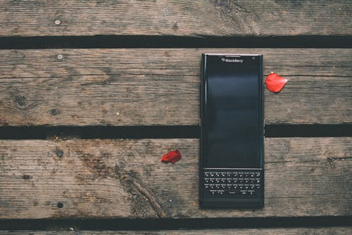 黑色blackbery Qwerty手机 · 免费素材图片
