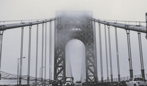 金门大桥的灰度照片 · 免费素材图片