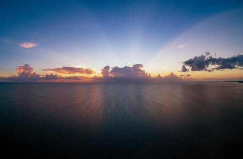 黎明时分海洋风景 · 免费素材图片