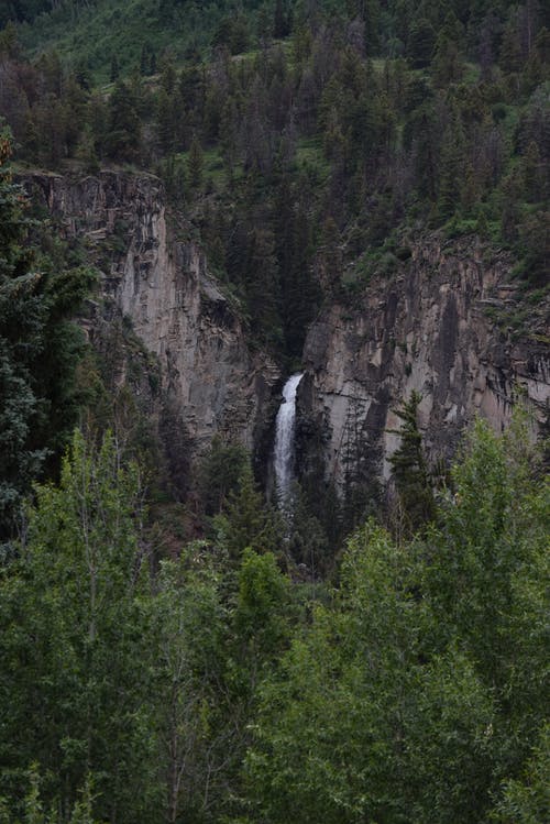 山中瀑布 · 免费素材图片