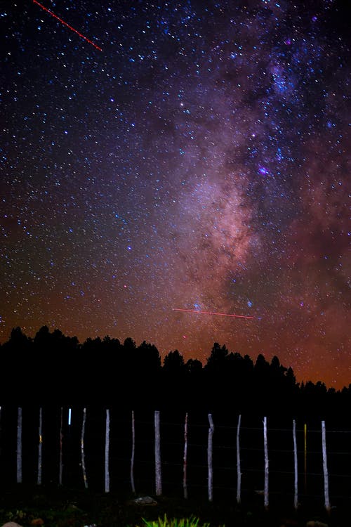 夜晚的银河系 · 免费素材图片