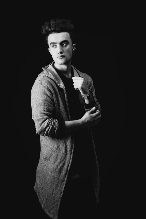 男士穿开衫的照片 · 免费素材图片