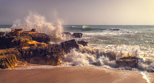 水体和岩层 · 免费素材图片