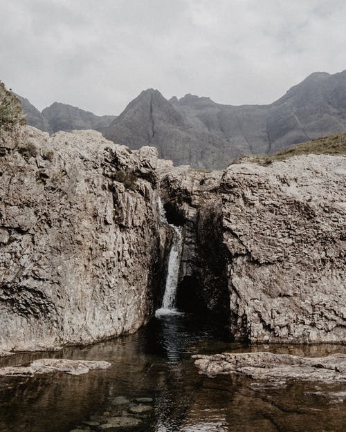 山与瀑布 · 免费素材图片